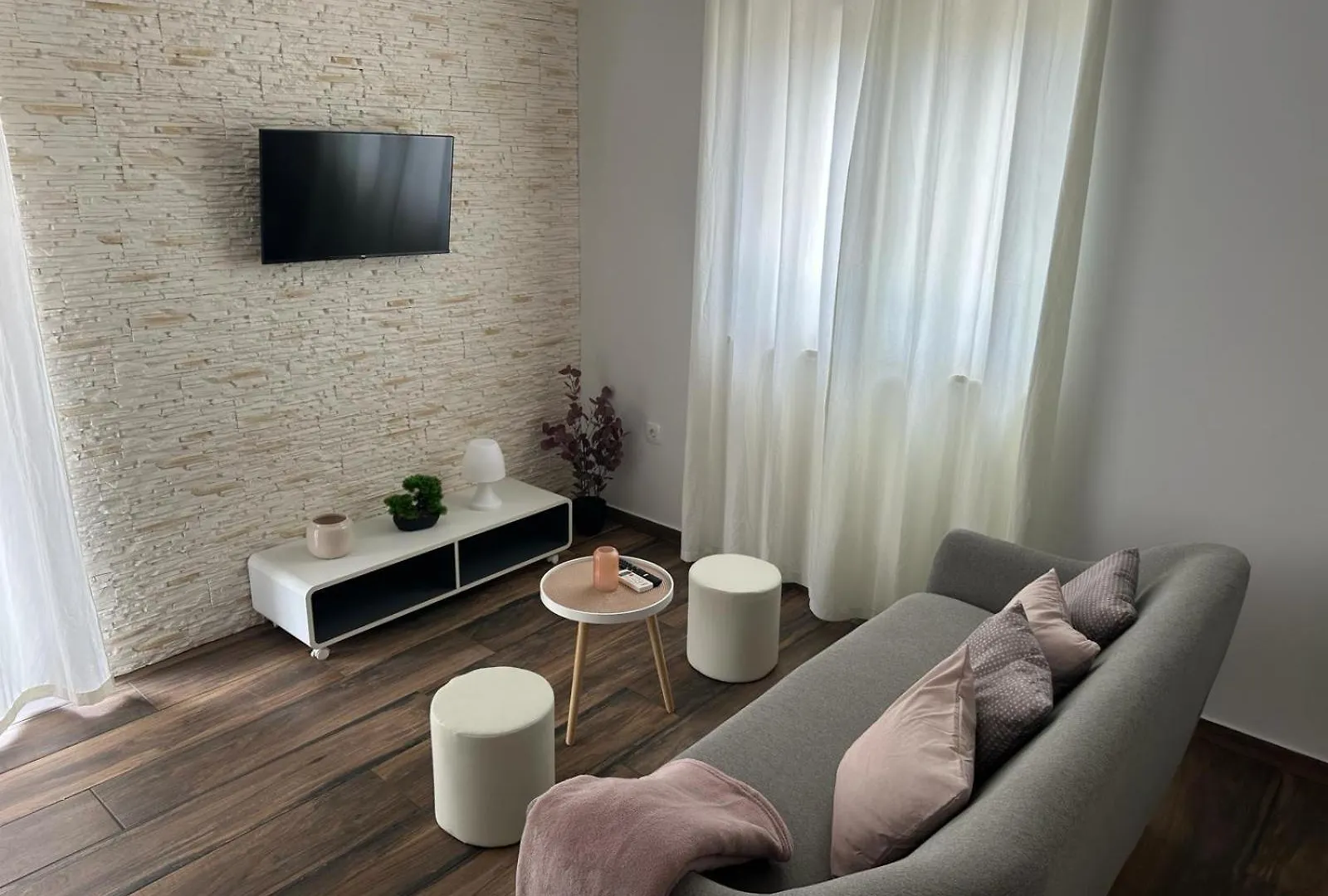 Apartments Harmony Hills Pula 0*,  Croatia